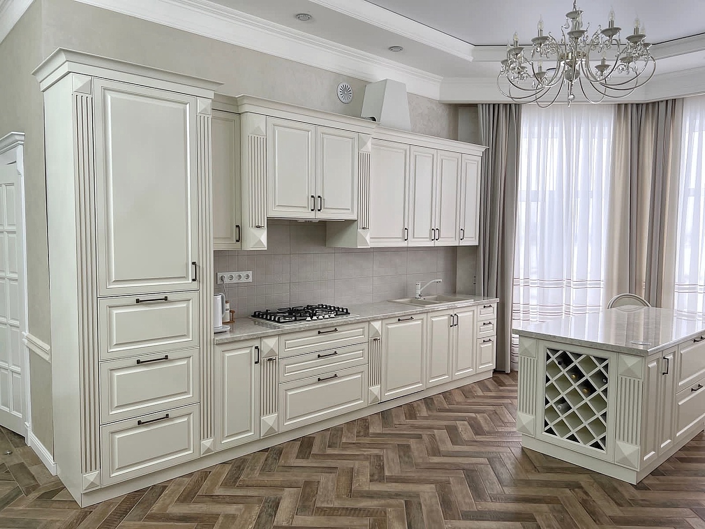 Кухонный гарнитур в строгом классическом стиле
